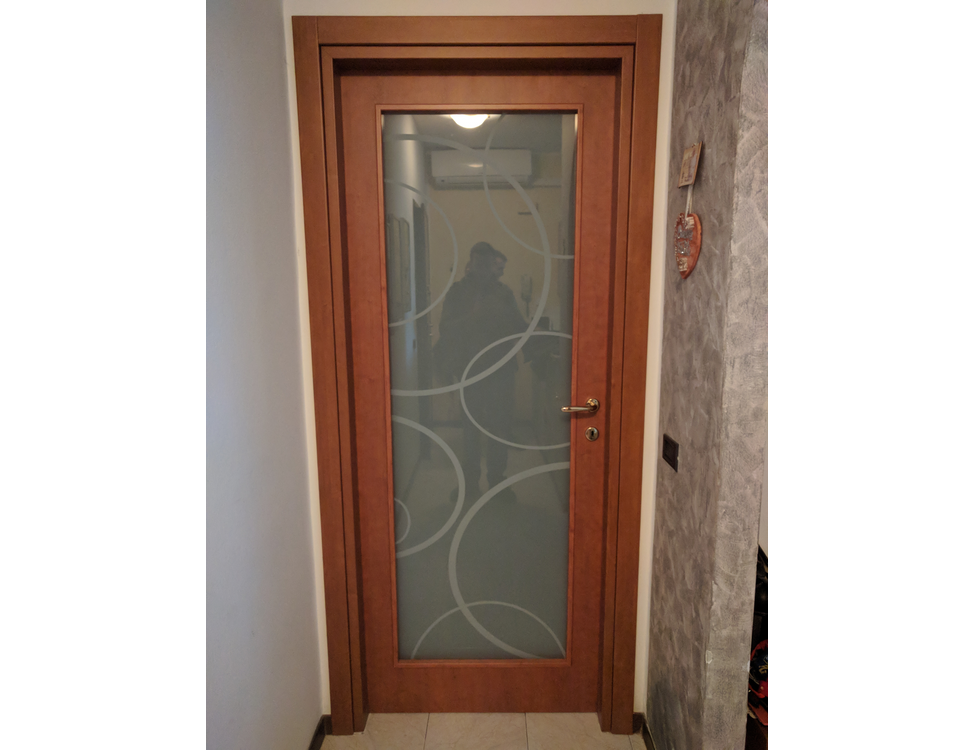 Porta interna ciliegio laminato con vetro decorato